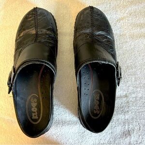 Klogs Women's Black Patterned Slip-On Clogs